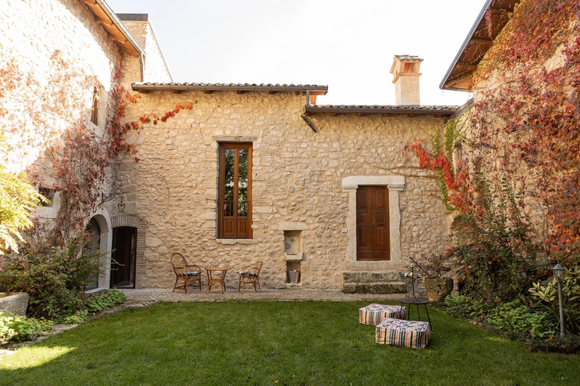 Palazzo Pirro Dimora Storica Bed & Breakfast Acciano Dış mekan fotoğraf